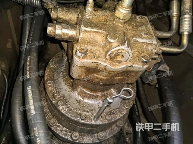回轉(zhuǎn)馬達(dá)和主控閥(整機(jī)外觀) 回轉(zhuǎn)馬達(dá)和主控閥(整機(jī)外觀)