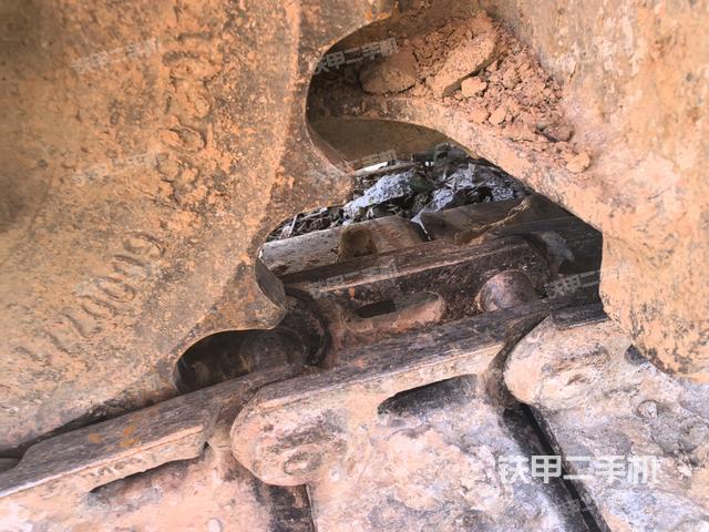 右驅(qū)動輪（行走機構(gòu)）