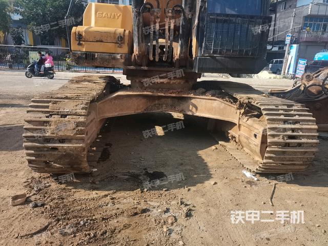 轉(zhuǎn)盤和下車架正前（工作和回轉(zhuǎn)裝置）