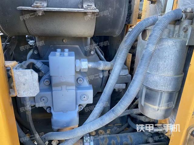液壓泵艙室正面整體（整機(jī)外觀）