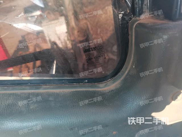 右側(cè)玻璃角標(biāo)（駕駛室部分）