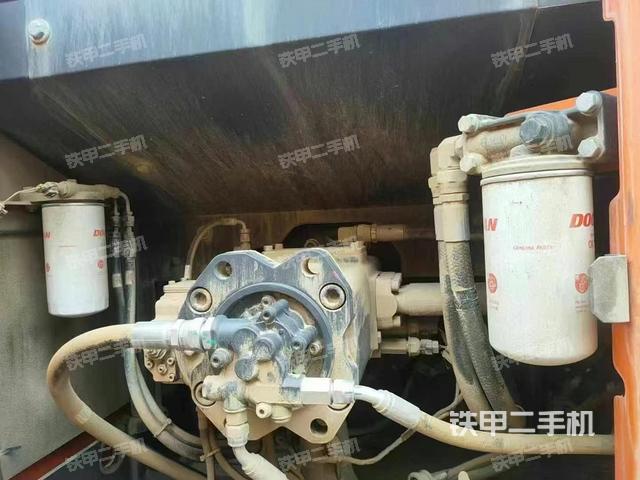 液壓泵艙室正面整體(整機(jī)外觀) 液壓泵艙室正面整體(整機(jī)外觀)