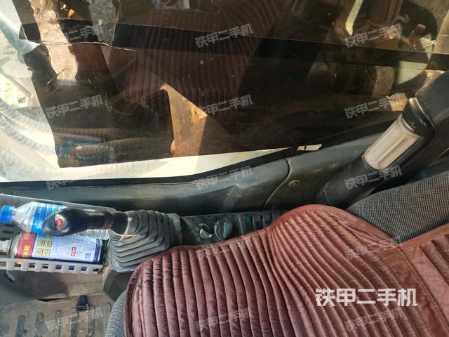 座椅右側(cè)控制臺(tái)/鑰匙門/油門/含右手柄（駕駛室部分）