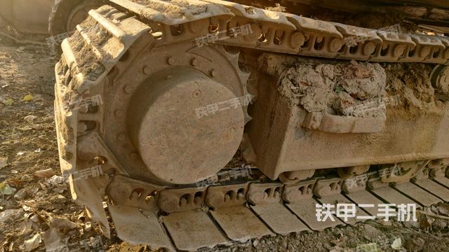 單側(cè)履帶整體(整機(jī)外觀) 單側(cè)履帶整體(整機(jī)外觀)