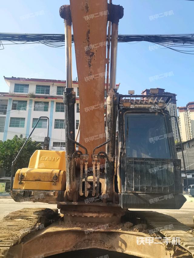 大臂油缸整體?豎拍（工作和回轉(zhuǎn)裝置）