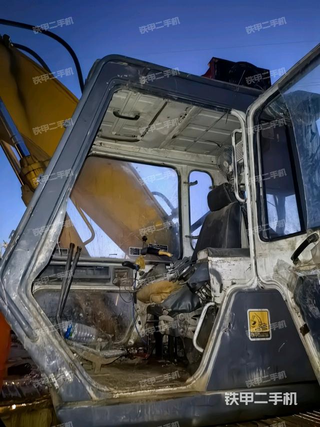 駕駛室整體（整機外觀）