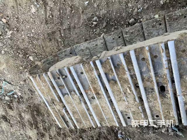 單側(cè)履帶整體（整機(jī)外觀）