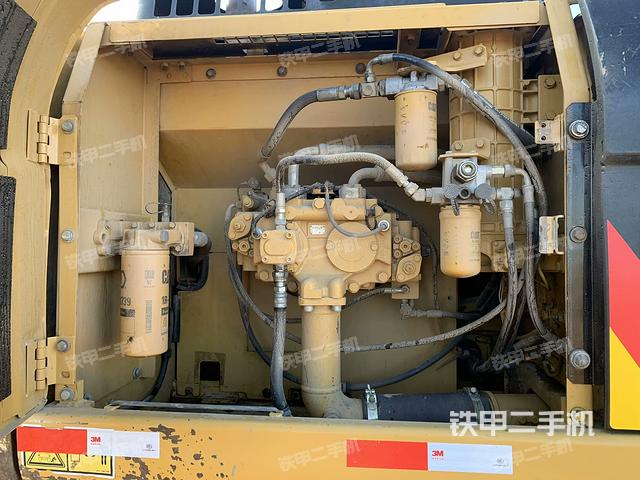 液壓泵艙室正面整體（整機(jī)外觀）