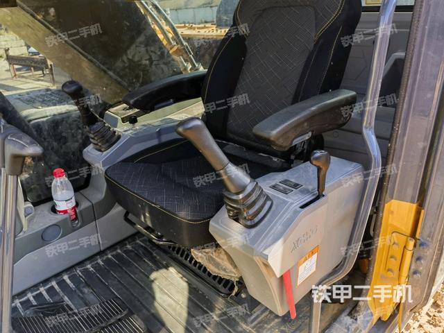 座椅左側(cè)控制臺/音響/含左手柄（駕駛室部分）