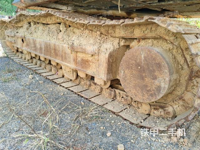 單側(cè)履帶整體(整機外觀) 單側(cè)履帶整體(整機外觀)