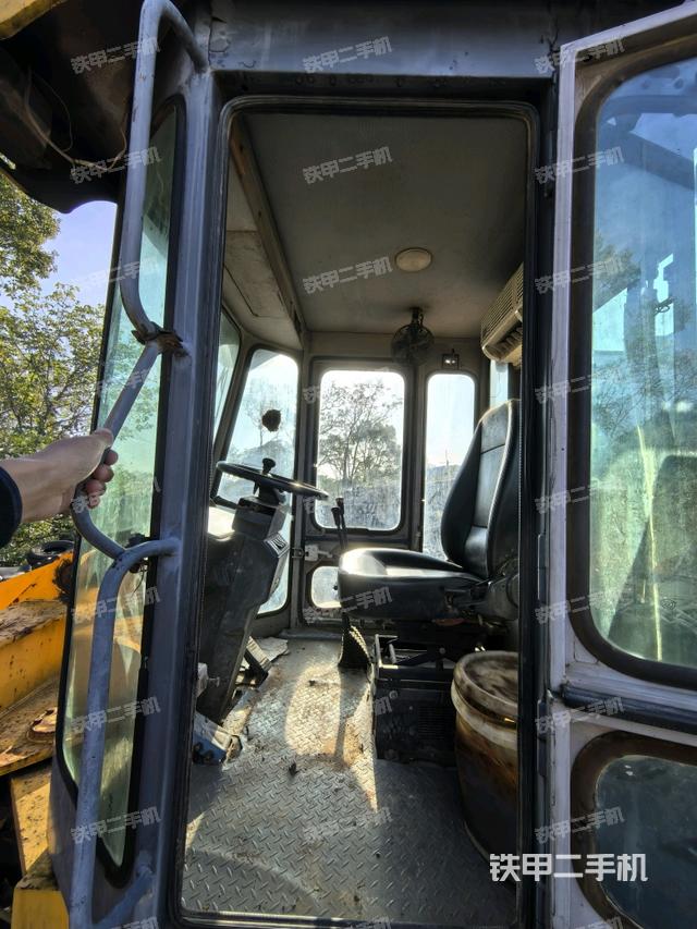 駕駛室操作臺(tái)（整機(jī)外觀及大件）