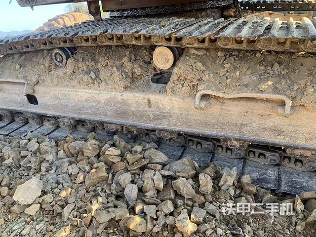 單側(cè)履帶整體(整機(jī)外觀) 單側(cè)履帶整體(整機(jī)外觀)