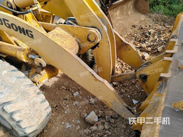 鏟斗油缸側(cè)面（工作裝置）