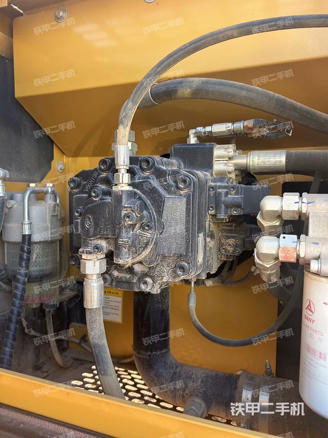 液壓泵斜45?左（大件艙室）