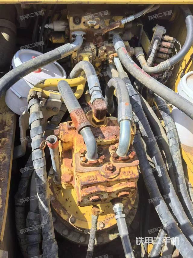 回轉(zhuǎn)馬達和主控閥（整機外觀）