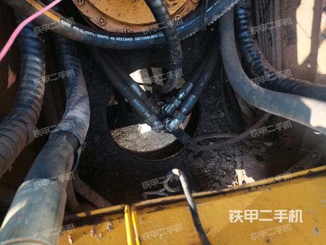 中央回轉(zhuǎn)接頭特寫（上車部件）