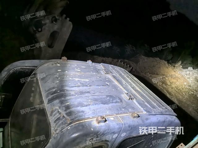 駕駛室頂部(整機外觀) 駕駛室頂部(整機外觀)