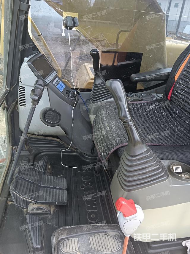 駕駛室整體（整機外觀）