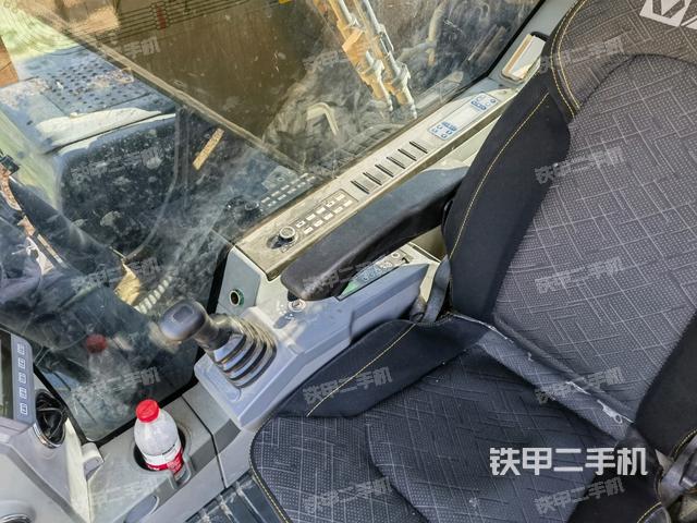 座椅右側(cè)控制臺/鑰匙門/油門/含右手柄（駕駛室部分）