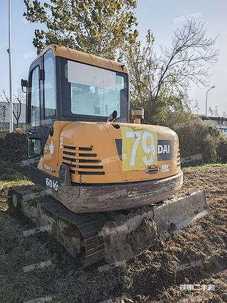 現(xiàn)代R 60VS挖掘機(jī)