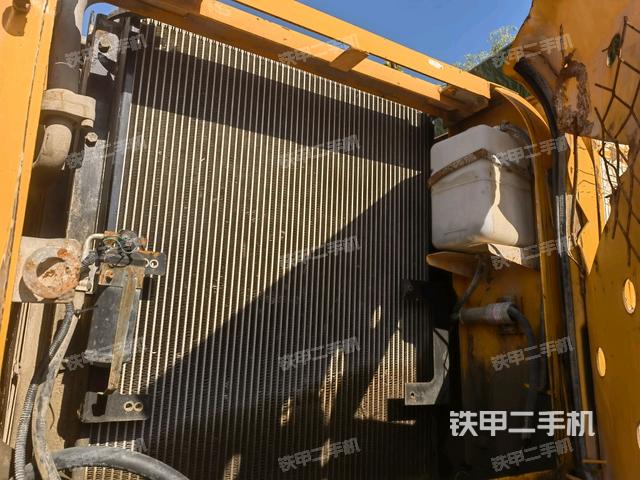 散熱器正面(大件艙室) 散熱器正面(大件艙室)