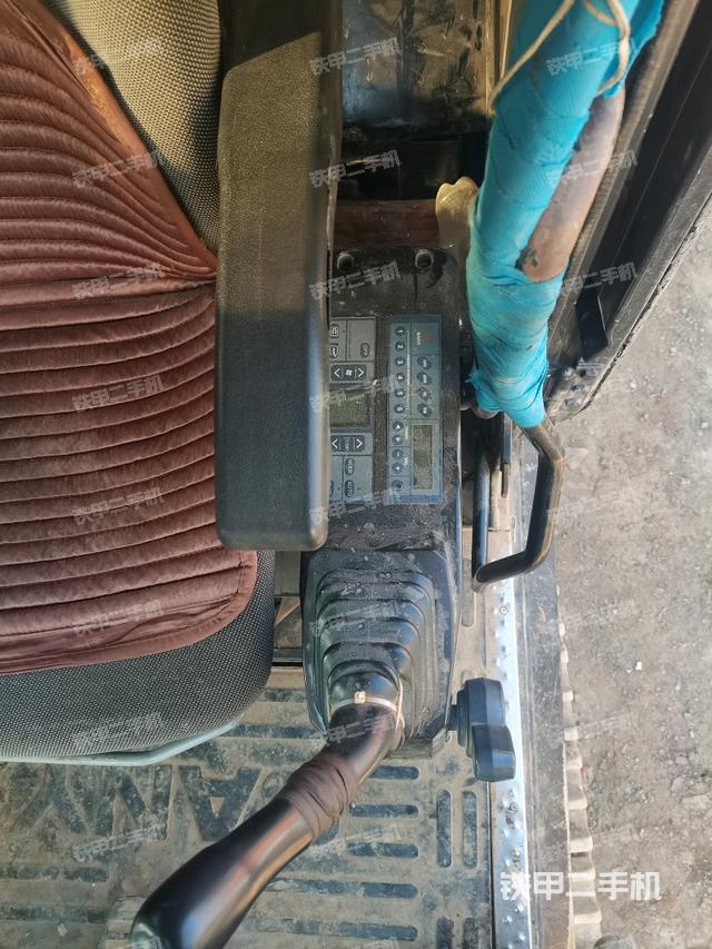 座椅左側(cè)控制臺(tái)/音響/含左手柄（駕駛室部分）