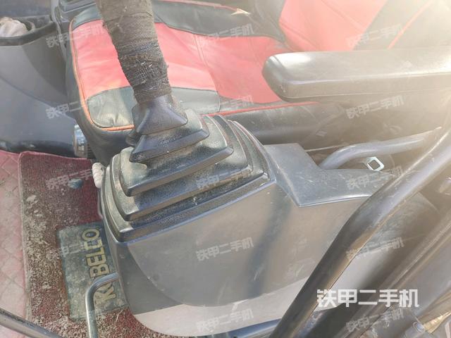 座椅左側(cè)控制臺/音響/含左手柄(駕駛室部分) 座椅左側(cè)控制臺/音響/含左手柄(駕駛室部分)