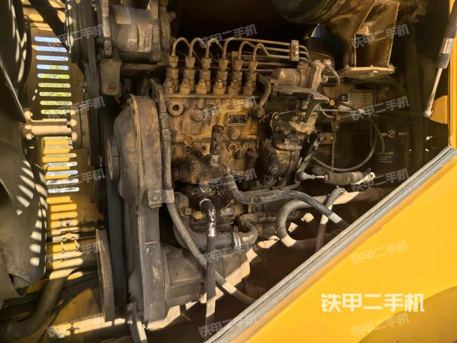 發(fā)動(dòng)機(jī)右側(cè)（整機(jī)外觀及大件）