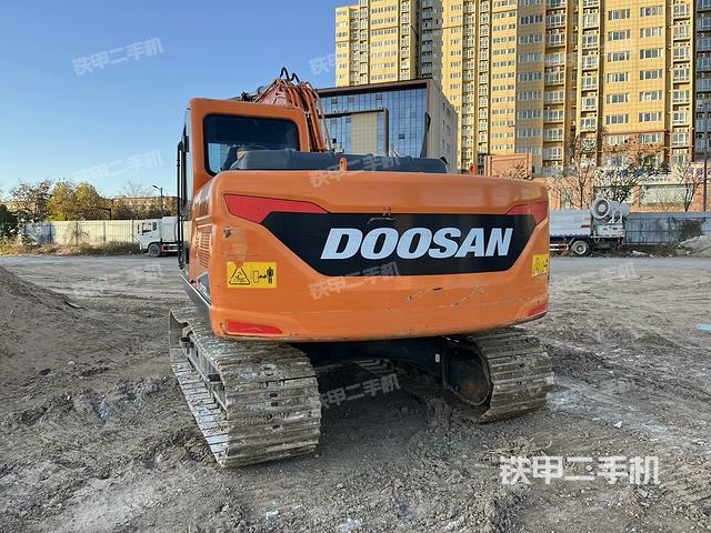 駕駛室頂部（整機外觀）