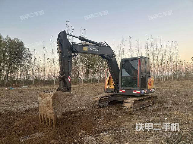 駕駛室整體(整機(jī)外觀) 駕駛室整體(整機(jī)外觀)