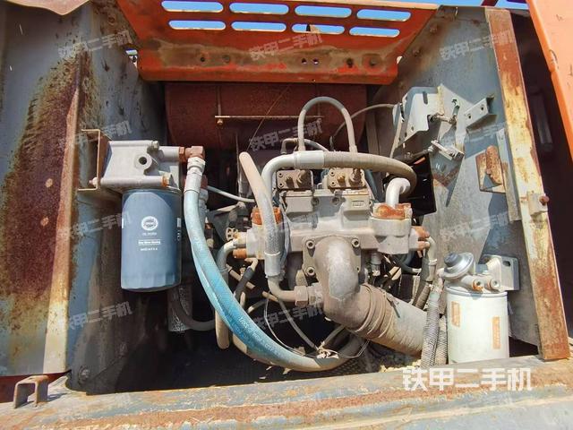 液壓泵艙室正面整體(整機(jī)外觀) 液壓泵艙室正面整體(整機(jī)外觀)