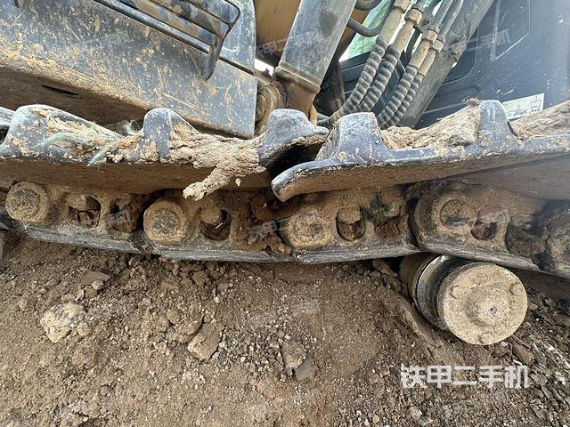 單側(cè)履帶整體(整機外觀) 單側(cè)履帶整體(整機外觀)