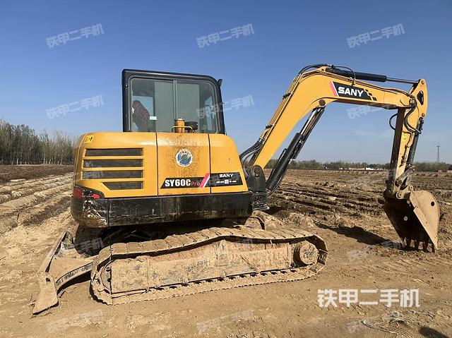 單側(cè)履帶整體(整機外觀) 單側(cè)履帶整體(整機外觀)