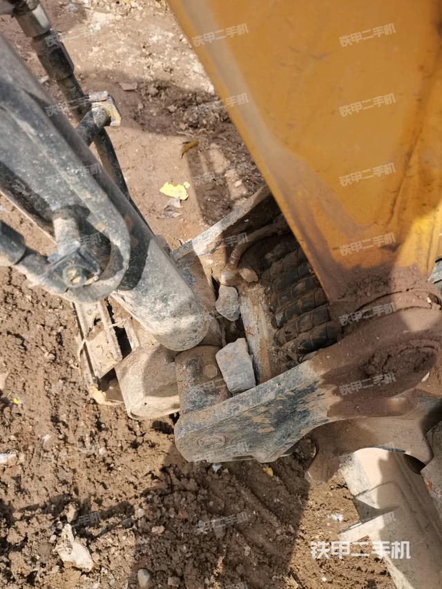 轉(zhuǎn)盤和下車架正前（工作和回轉(zhuǎn)裝置）