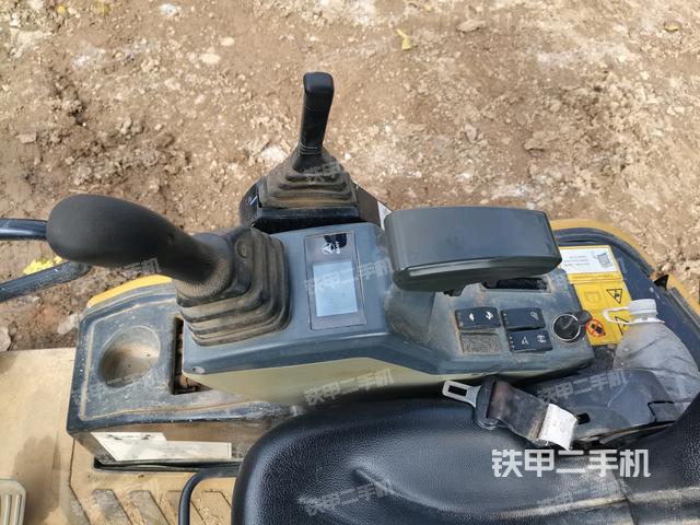 后窗玻璃角標(biāo)（駕駛室部分）