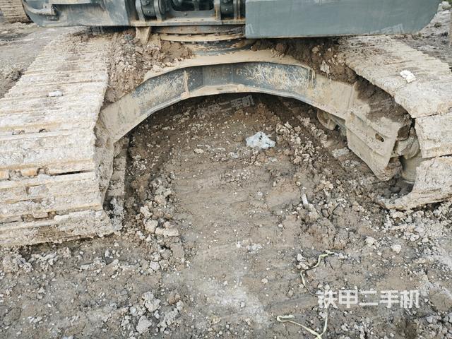 轉(zhuǎn)盤和下車架正前（工作和回轉(zhuǎn)裝置）