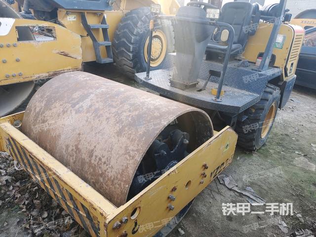 右前45°（壓路機整機外觀）