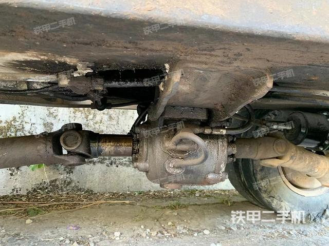 回轉(zhuǎn)馬達和主控閥(整機外觀) 回轉(zhuǎn)馬達和主控閥(整機外觀)