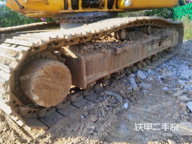 單側(cè)履帶整體(整機外觀) 單側(cè)履帶整體(整機外觀)