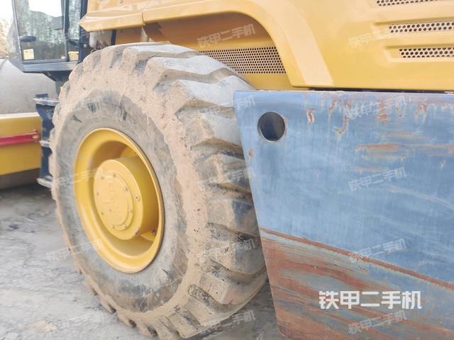 前輪左側(cè)減震塊連接及部件（壓路機前后車架）