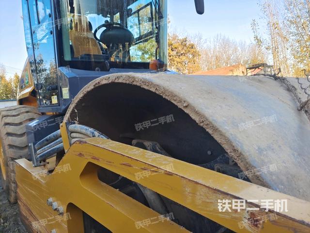 前車架正右側(cè)（壓路機前后車架）