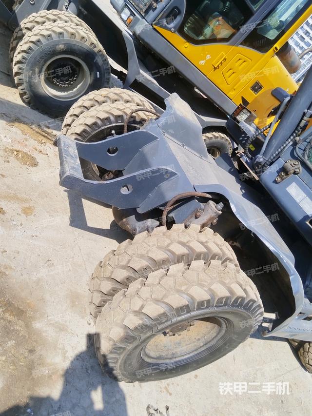 左導(dǎo)向輪（行走機(jī)構(gòu)）