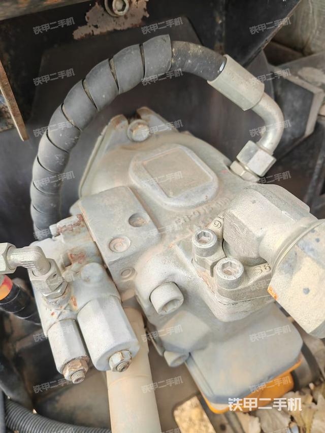 液壓泵艙室正面整體(整機(jī)外觀) 液壓泵艙室正面整體(整機(jī)外觀)