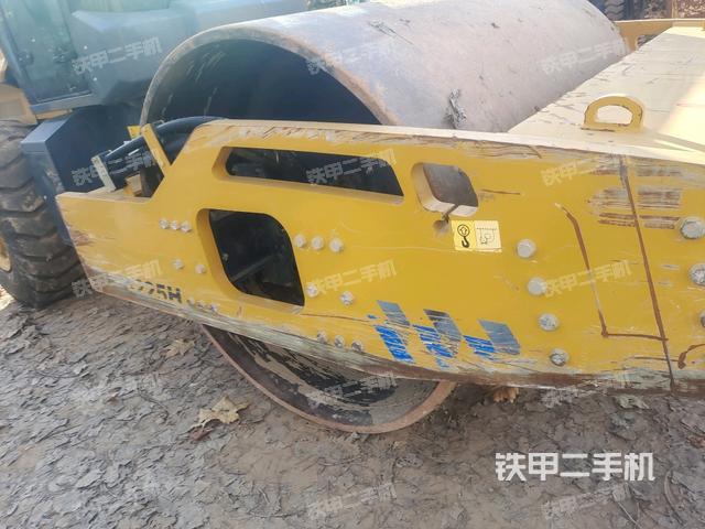 前車架正右側(cè)（壓路機前后車架）