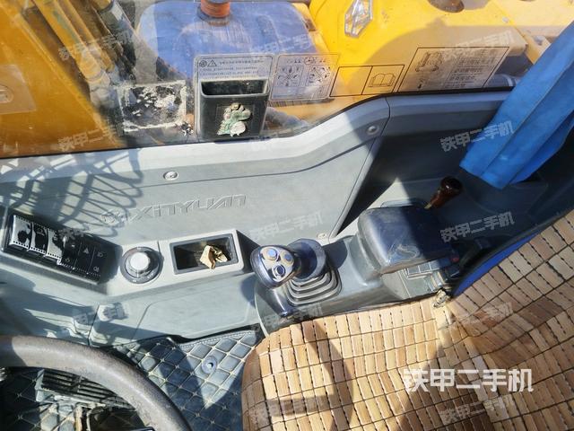 座椅左側(cè)控制臺/音響/含左手柄（駕駛室部分）