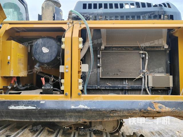 散熱器正面(大件艙室) 散熱器正面(大件艙室)
