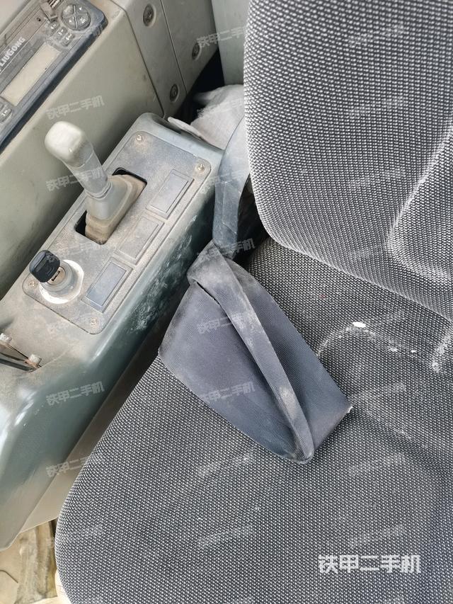 座椅左側(cè)控制臺/音響/含左手柄（駕駛室部分）