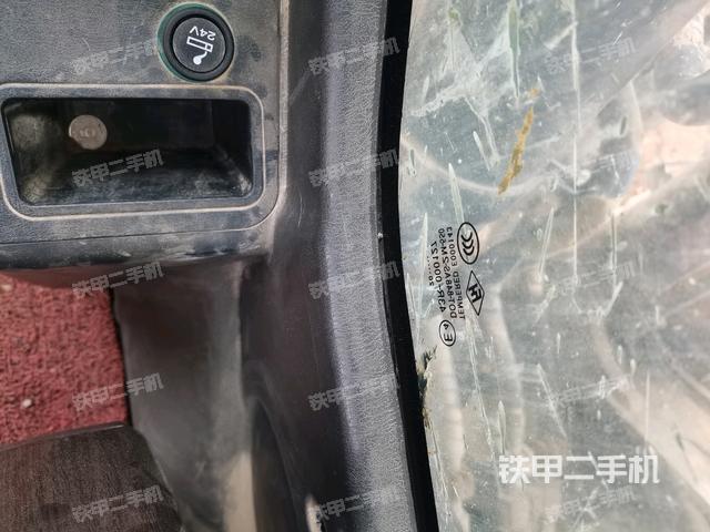 右側(cè)玻璃角標(駕駛室部分) 右側(cè)玻璃角標(駕駛室部分)