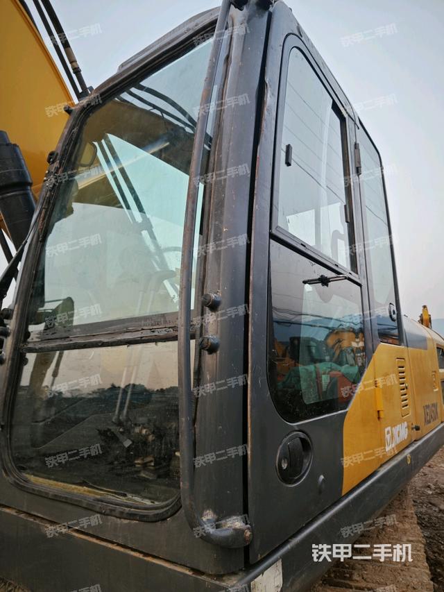 駕駛室左前45度（駕駛室部分）