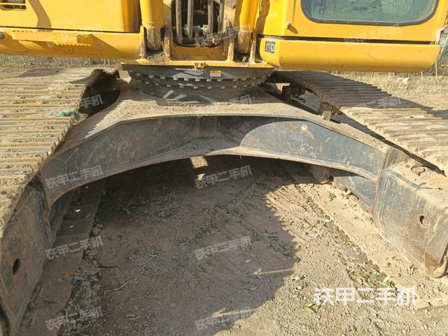 轉盤和下車架正前(工作和回轉裝置) 轉盤和下車架正前(工作和回轉裝置)